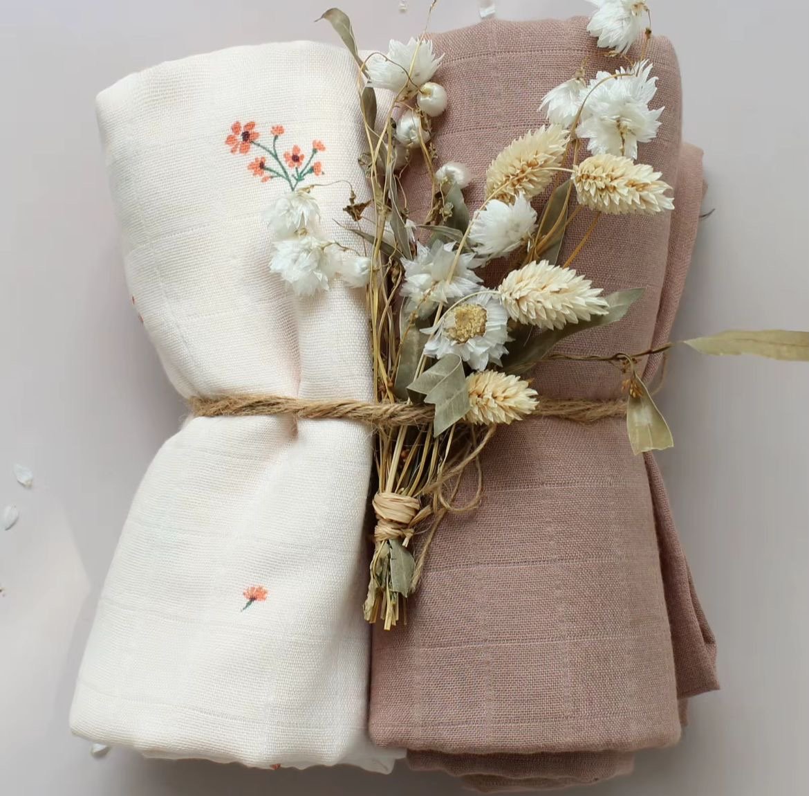 القماطات والهدايا