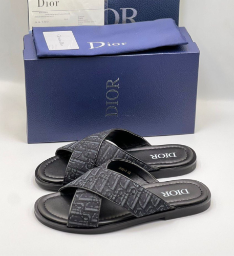 صندل Dior اسود
