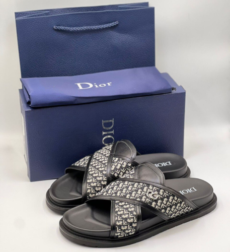 صندل Dior اسود