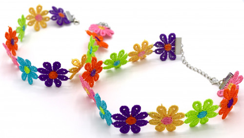 عقد الوردة الملون لطفلتك عقد أنيق ومميز