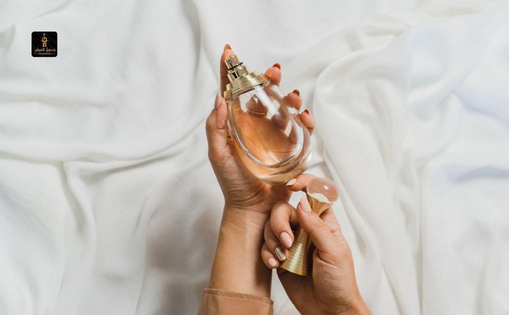 أفضل 10 عطور نسائية مثيرة من دخون للعطور