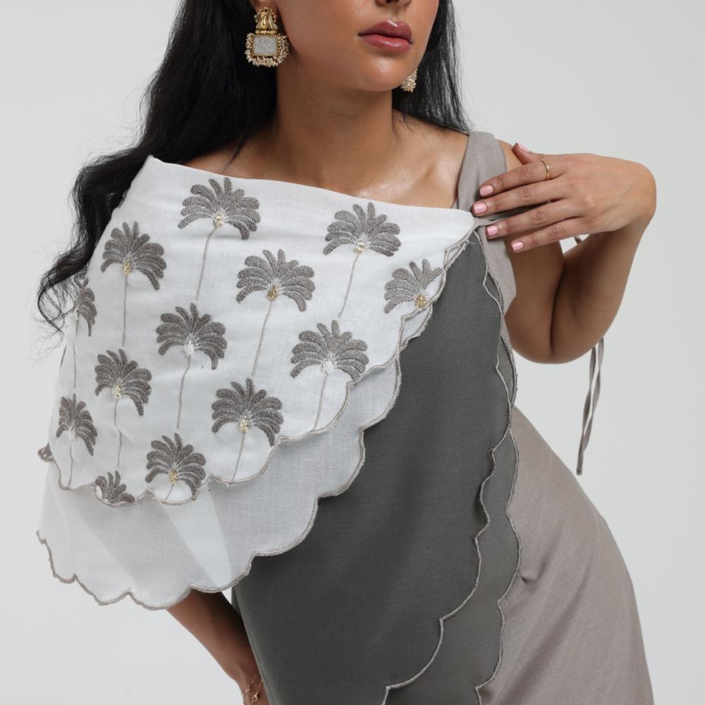 فستان طويل فخم شك وتطريز بالهوية السعودية - أثير بيوتك