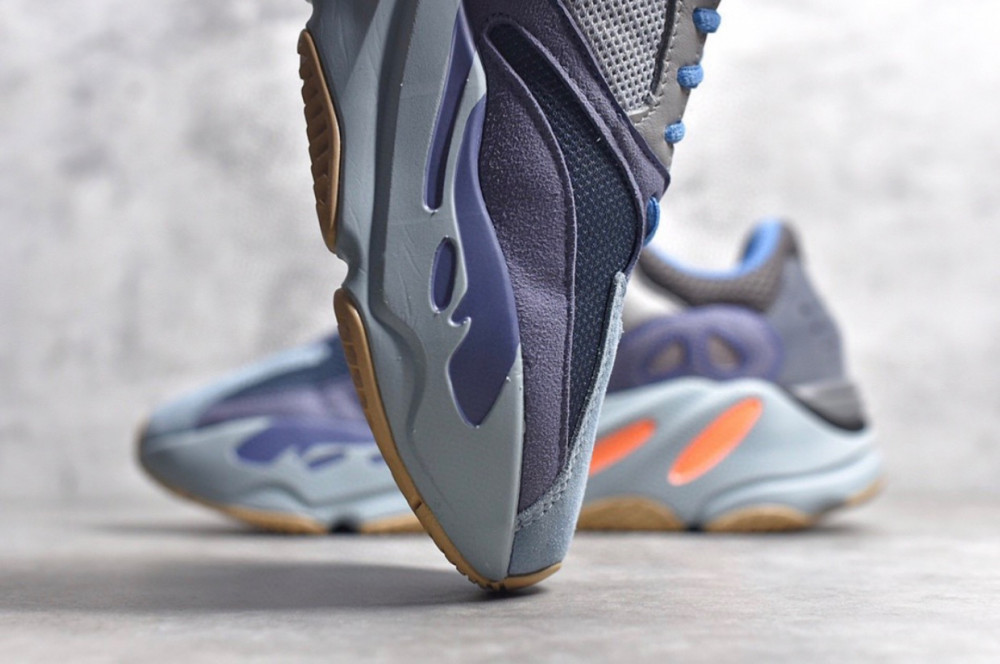 Adidas Yeezy Boost700