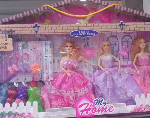 3 دمى مع غيارات