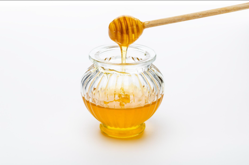 فوائد العسل للرجال: غذاء طبيعي يعزز الطاقة والصحة والقوة البدنية