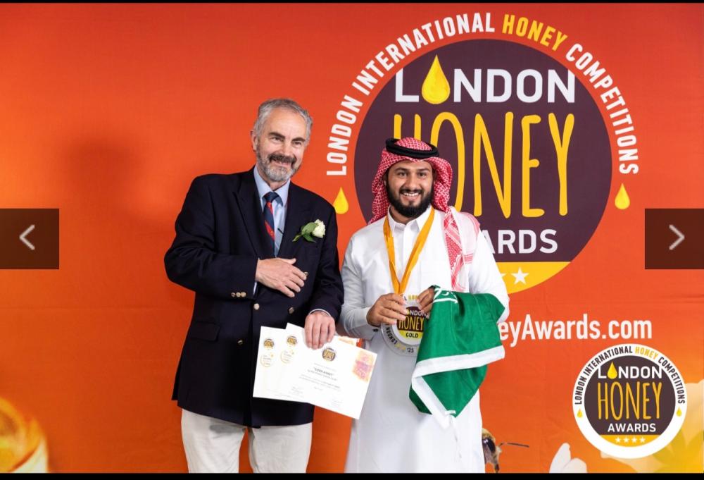 نحال سعودي يحقق ذهبية لندن وباريس ويعزز مكانة “مناحل مختلف ألوانه النموذجية” عالميًا