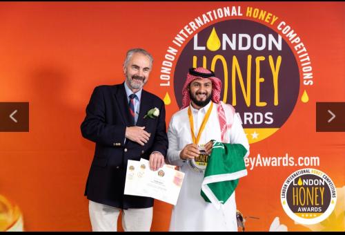 نحال سعودي يحقق ذهبية لندن وباريس ويعزز مكانة “مناحل مختلف ألوانه النموذجية” عالميًا