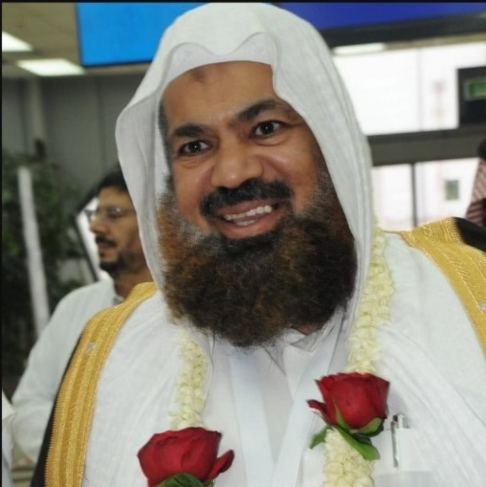 وصول السعودي الفائز بالمركز الأول عالمياً في العسل الطبيعي لجدة