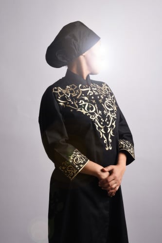 يونيفورم عاملات فستان أسود تطريز بحروف عربية لفخامة الفستان