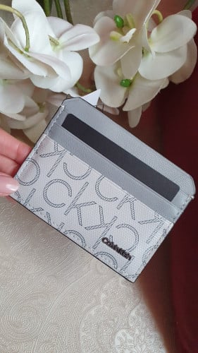 حامل بطاقات كالفن كلاين