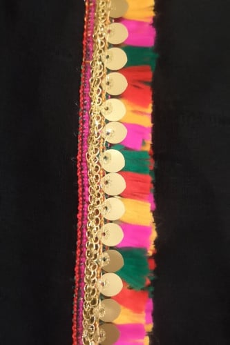 طرحه بأطراف ملونه