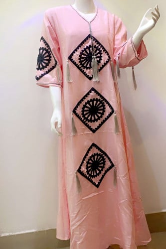 جلابيه مصريه لون وردي مطرز من الامام والخلف