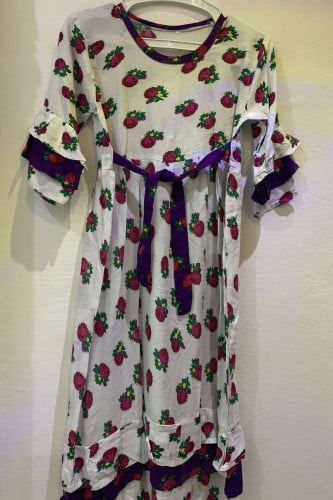 فستان ابيض طبقات موف مقاس44 طول 100 شالكي