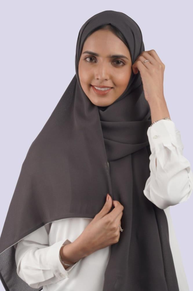رمادي غامق