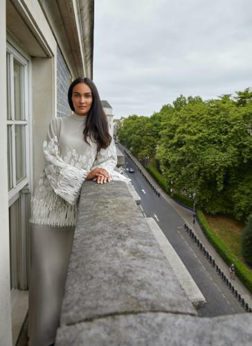 ثوب العيد الرمادي