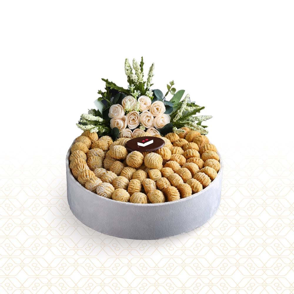 Occasion Tray Decorated with Flowers – 1 kg Maamoul