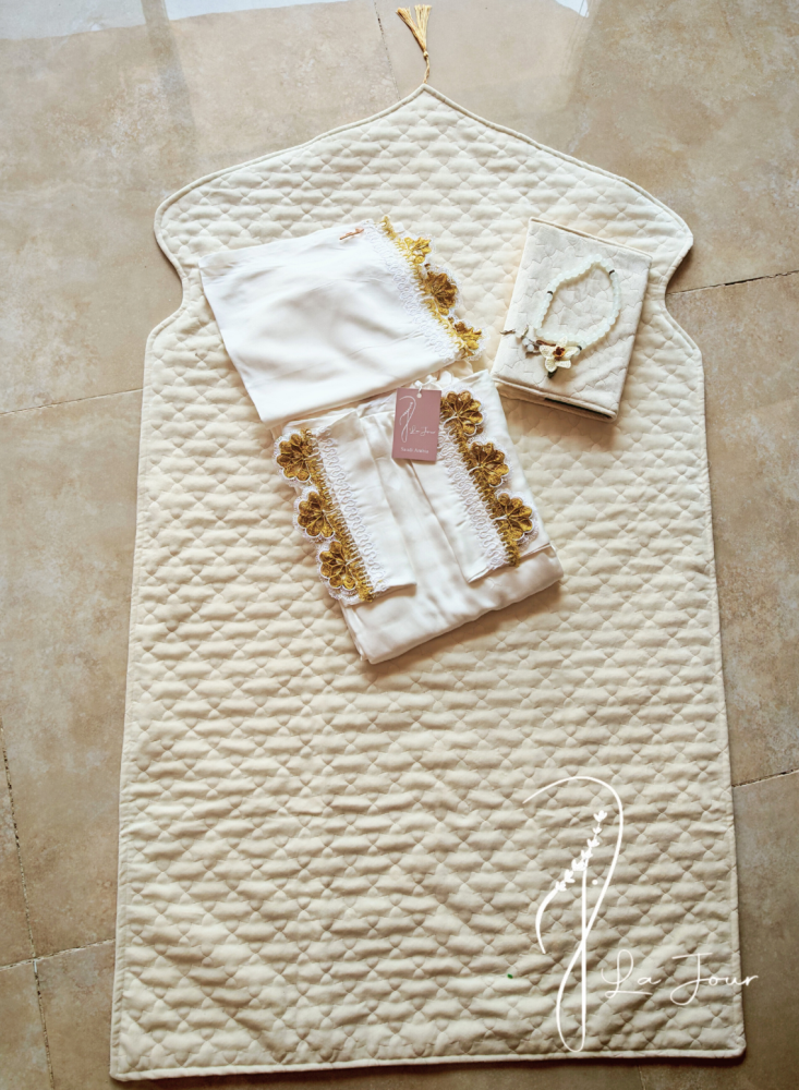 شرشف صلاة لف اوف وايت ستان اويا ذهبي جميل و مميز