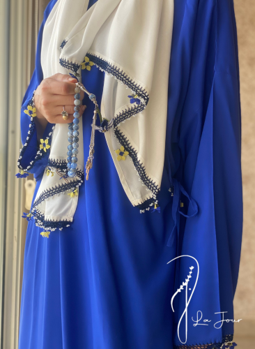 شرشف صلاة لف أزرق مزين بالكروشيه و الورد الاويا