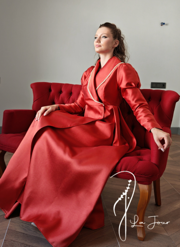 فستان  أحمر على برتقالى طويل