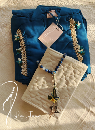 شرشف صلاة لف أزرق من القطن بالورد الاويا الفاخر التركي