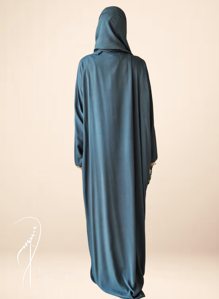 شرشف صلاة لف ازرق بالكروشيه و الورد موف و الاخضر الزيتى