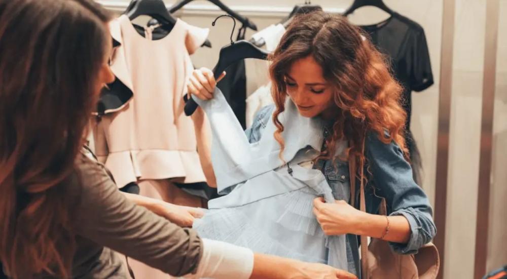 ملابس نسائية