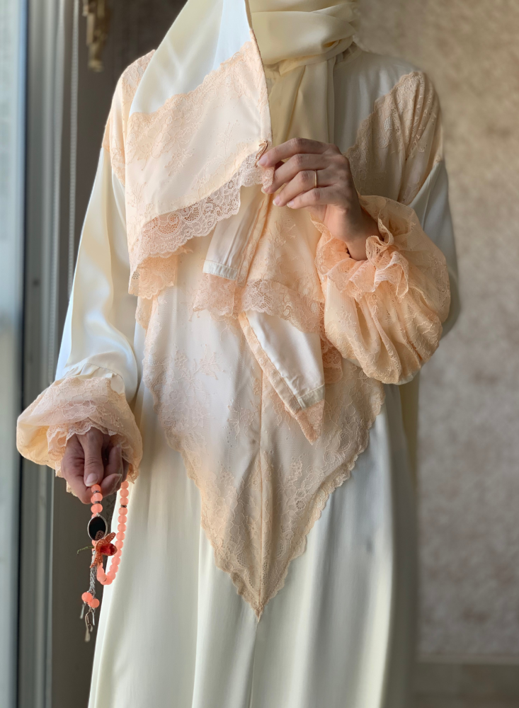 Sugar prayer shawl with melon lace and zipper