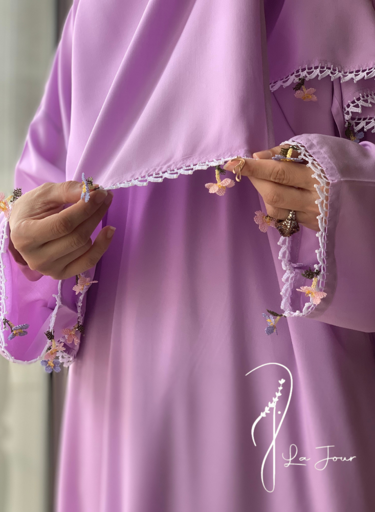 شرشف صلاة بنفسجي لف مزين بالكروشيه و الورد الاويا