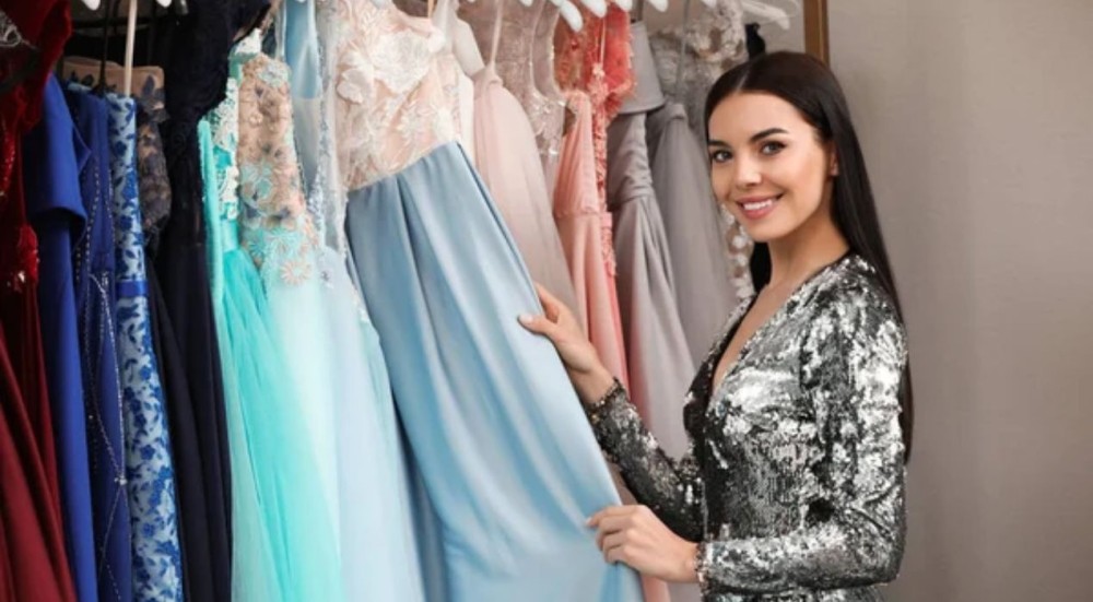 بالصور: اجمل تشكيلة فساتين سهرة لشتاء 2024