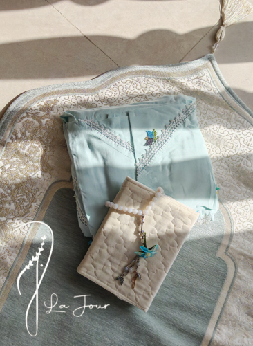 شرشف صلاة لف قطن بارد أزرق بستال بالورد الاويا من لاتجور