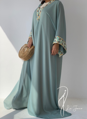 Moroccan caftan with wide sleeves, purple and pink