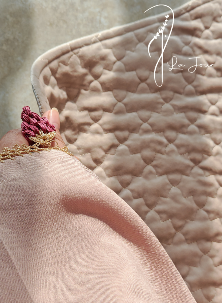 شرشف صلاة لف بيج غامق قطن بالكروشيه عناقيد عنب  يدوي