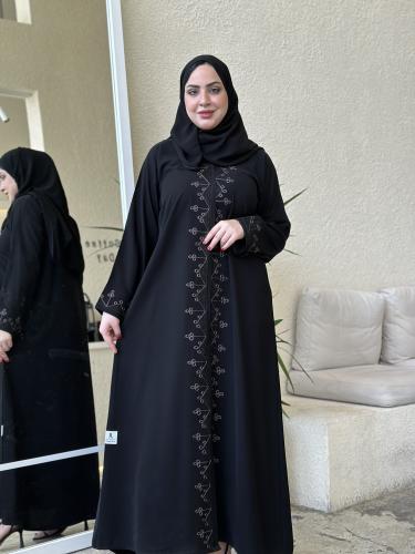 عباية كتف بتطريز رمادي مع اسود قماش كوبرا اسود فحم