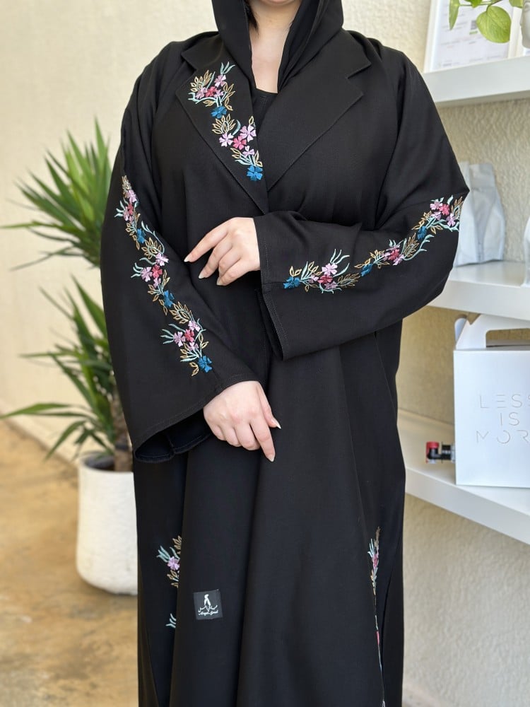 عباية كتف كتان كلوش اسود تطريز ملون