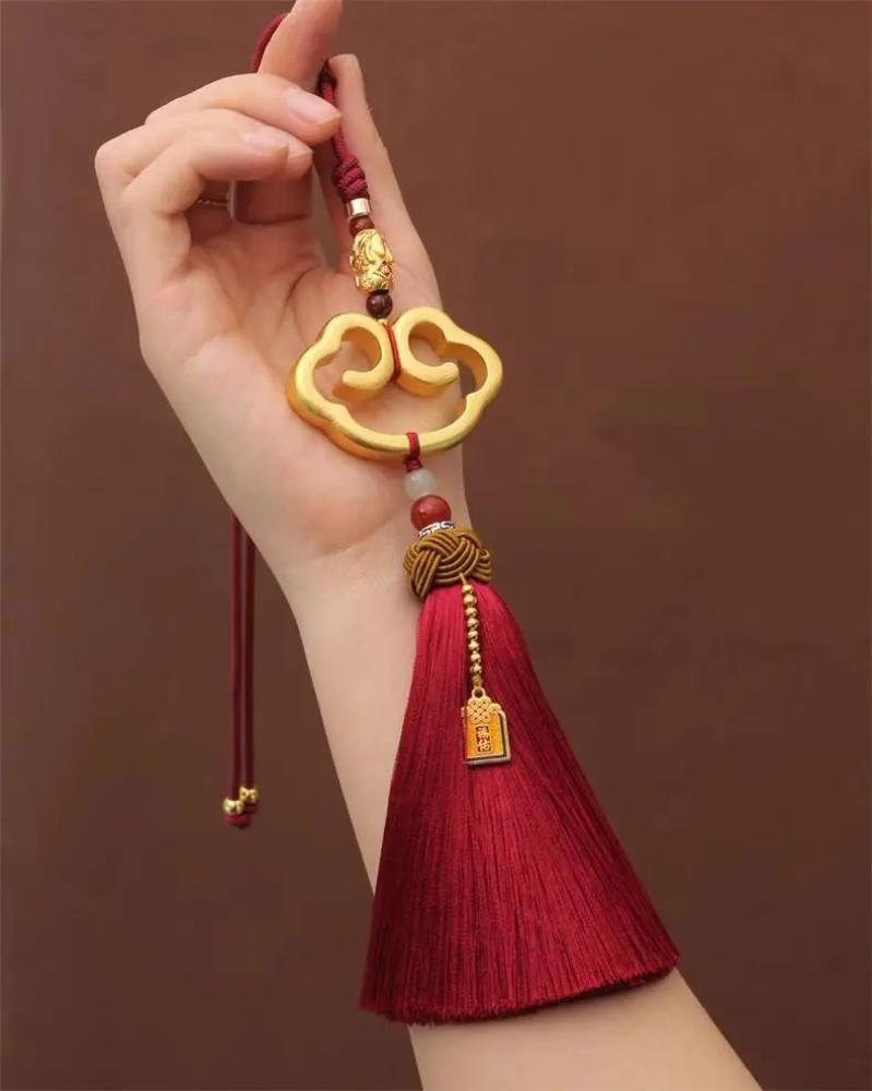 قلادة زينة داخلية للسيارة