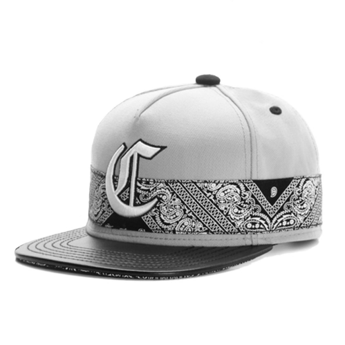 كاب Snapback عصري بنقشة باندانا