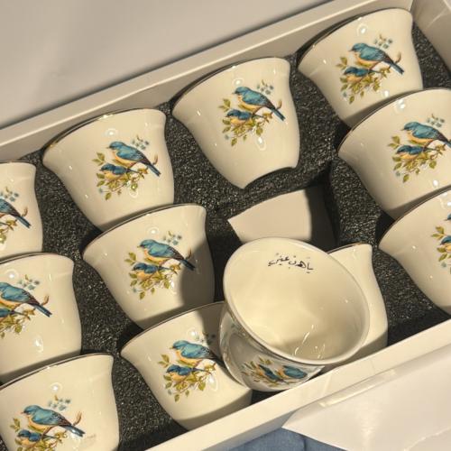 عصفور مع عبارة ياهدب عيني درزن