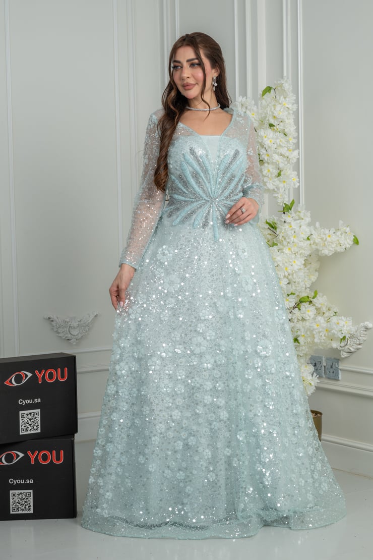 A silver evening dress with sparkling embroidery and an elegant wide cut, a sophisticated design suitable for parties and evenings, giving you an 