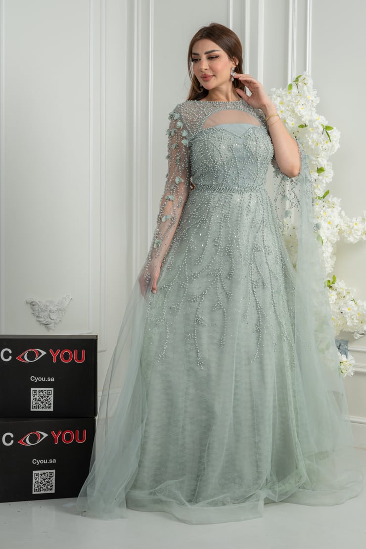 Elegant and sophisticated evening dresses | Modern styles for all occasions | CU