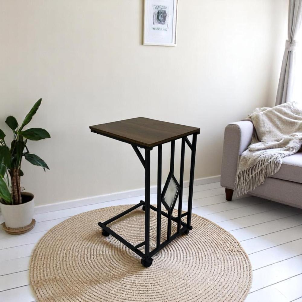 طاولة خدمة سطح خشب بني بكفرات متحركة