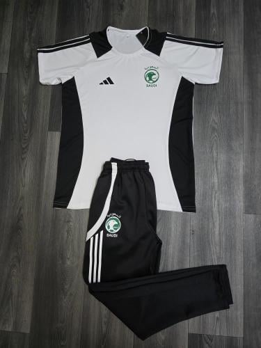 طقم مدرب المنتخب السعودي الجديد 2025
