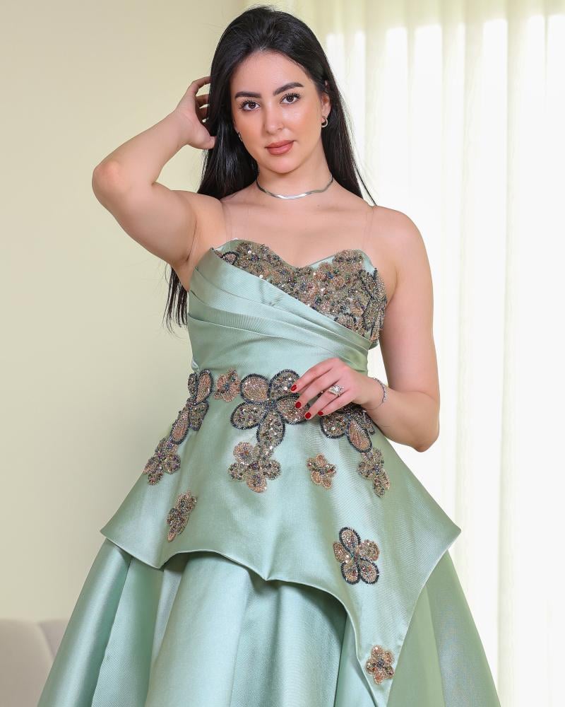 أفضل فساتين ملكة 2025: دليلكِ لإطلالة ملكية لا تُنسى