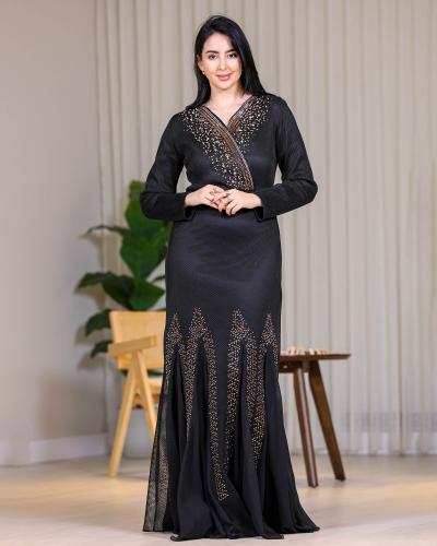 فستان أسود فاخر بتطريز نحاسي
