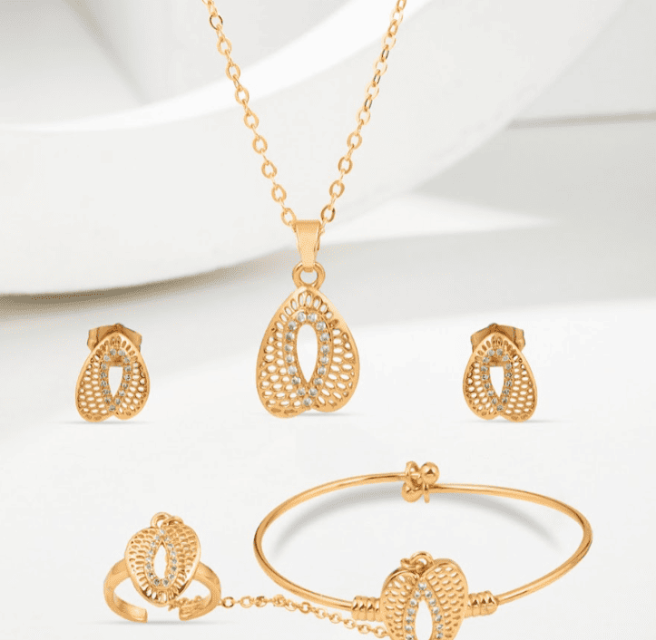 أطقم أطفال بديل ذهب