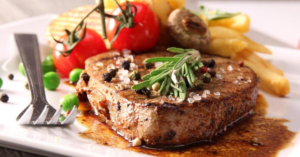 مفاجأة علمية غير متوقعة عن العلاقة بين اللحوم الدهنية ومرض السرطان