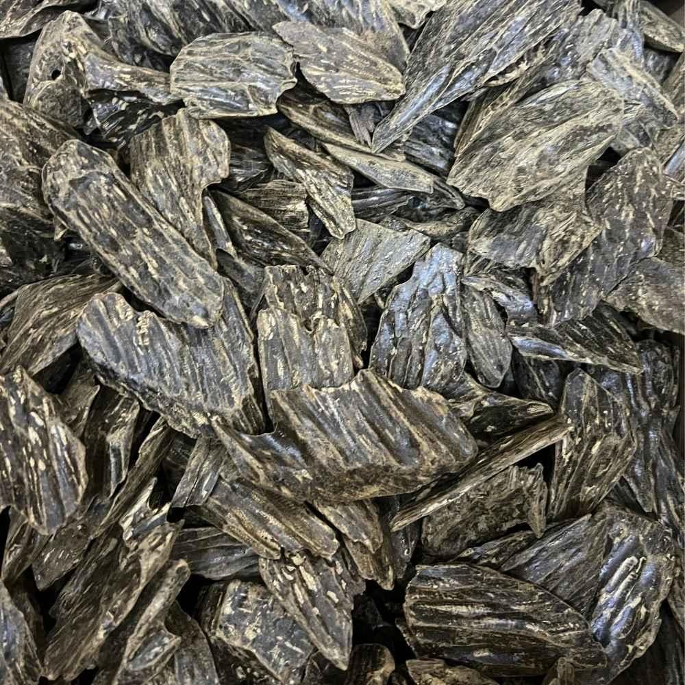 ما هو العود الأزرق؟ دليلك لاختيار أجود أنواع العود الفاخر - أصول العود الفاخر