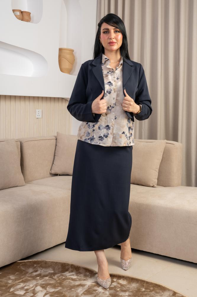 الـ "سوت تنورة" العصري: طقم 3 قطع لخطوات واثقة وأناقة مهنية لا تبهت