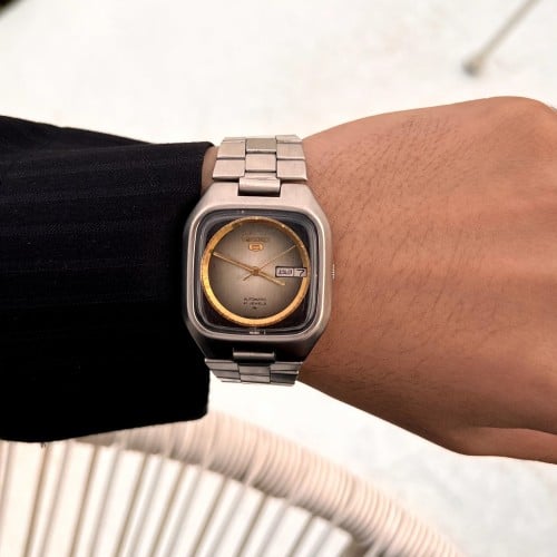 ساعة Vintage ماركة Seiko5 مينا دائري ذهبي