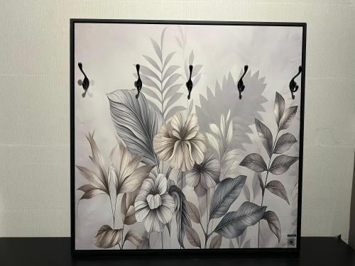 لوحة كلاسيكية لتعليق العبايات 80x80