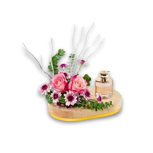 عطر بوشرون كواتر نسائي مع باقة ورد